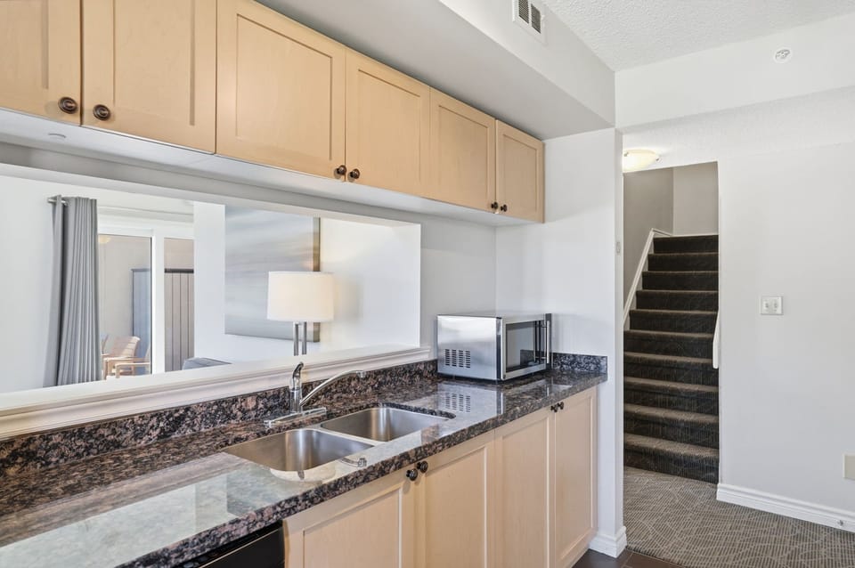 209 Mountain Walk - No Pets Allowed | Private kitchen | Coffee/tea maker, full-size fridge, microwave, oven