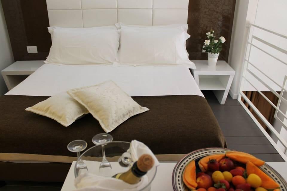 Premium bedding, pillowtop beds, minibar, desk