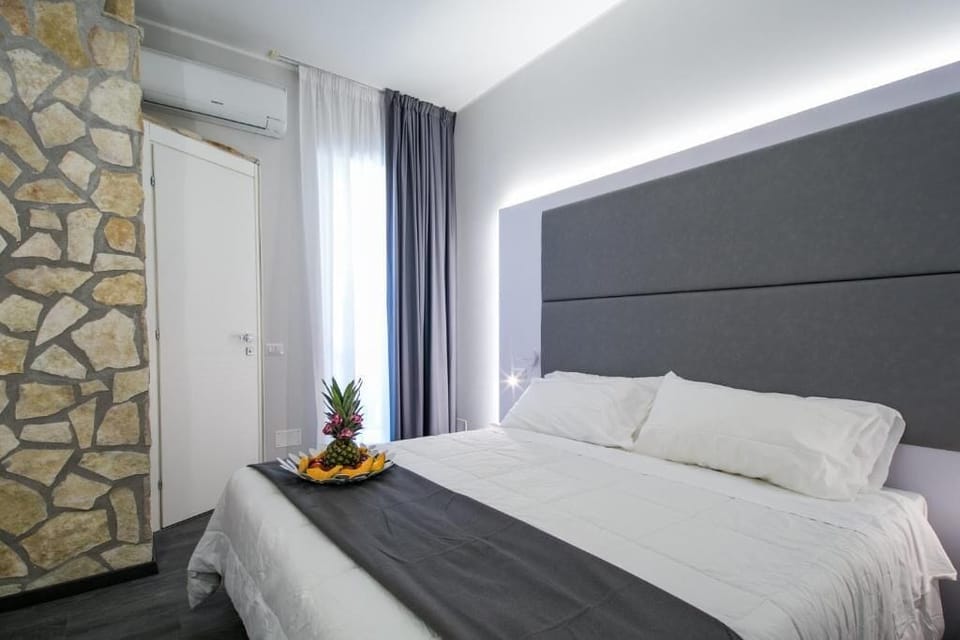 Standard Double Room, 1 Double Bed | Premium bedding, pillowtop beds, minibar, desk