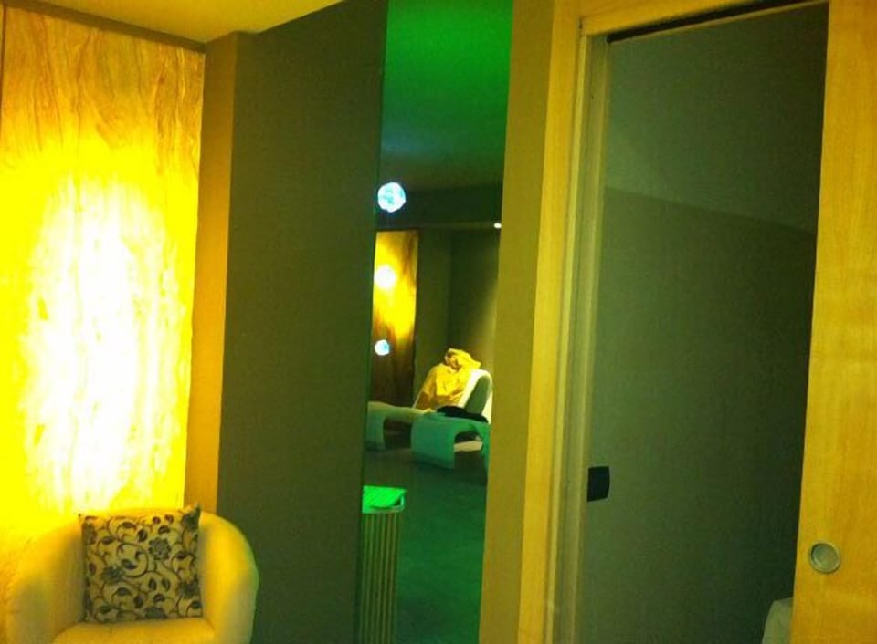 Sauna, hot tub, Turkish bath, body treatments, facials