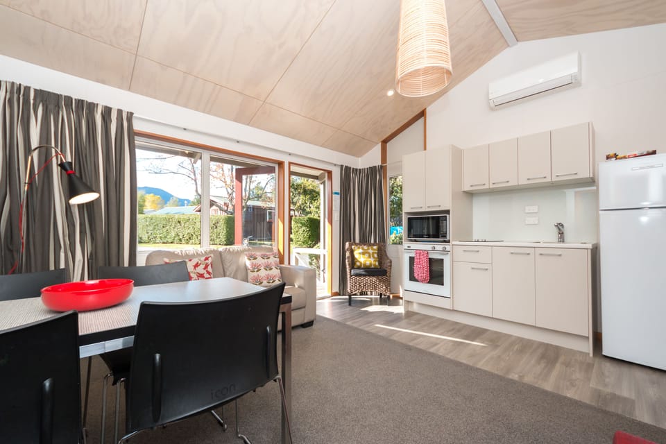 Self Contained Unit - Sleeps 6 | Private kitchen | Electric kettle