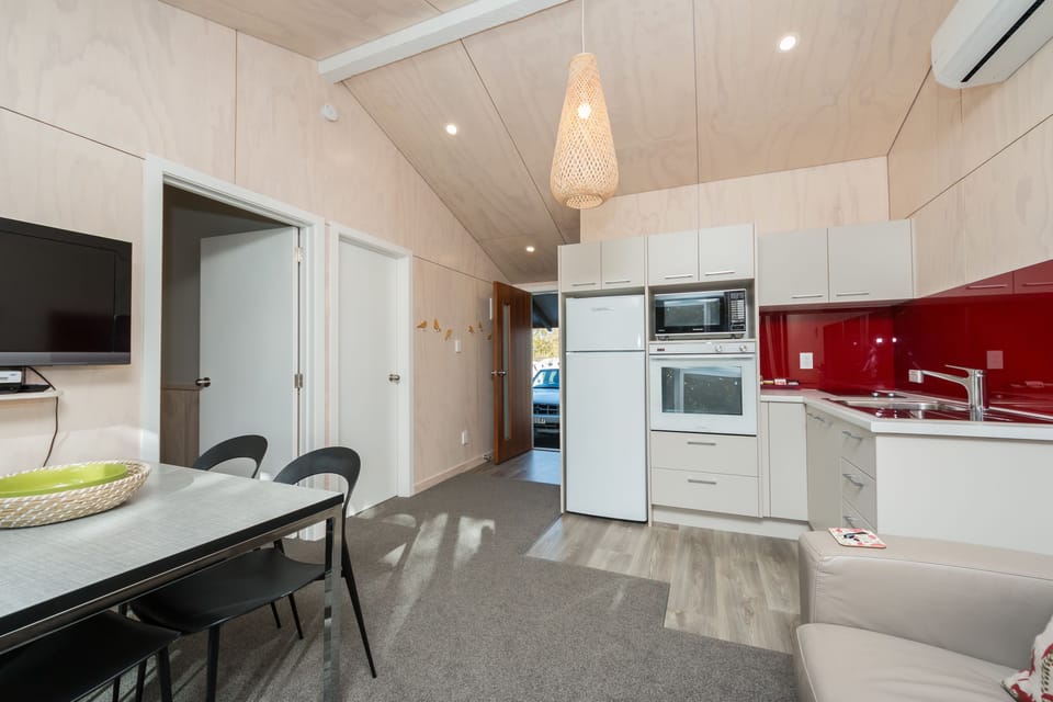 Self Contained Unit - Sleeps 4 | Private kitchen | Electric kettle