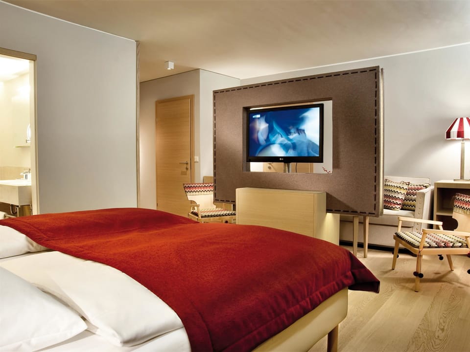 Junior Suite, Balcony | Hypo-allergenic bedding, down comforters, free minibar, in-room safe