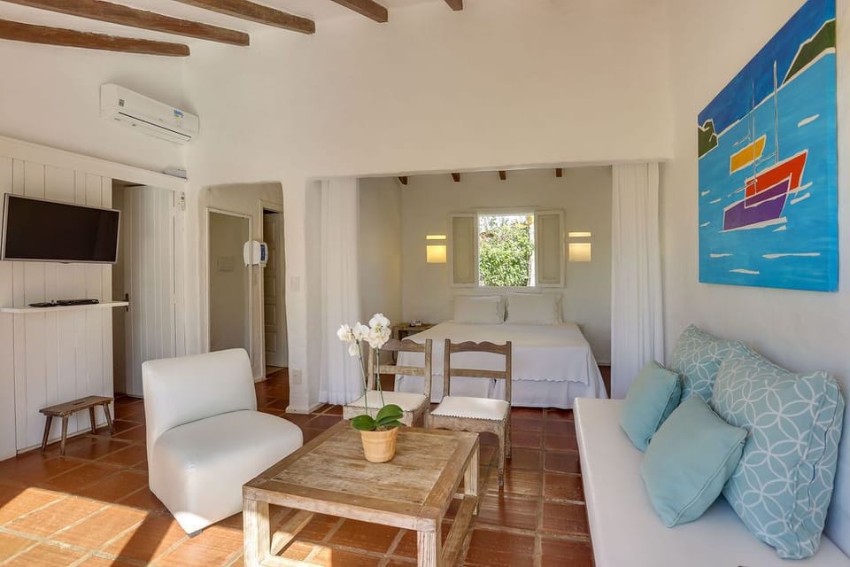 Traditional Bungalow | Living area | TV