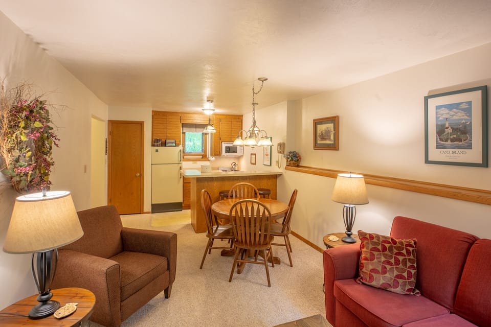 Standard Suite, 1 Queen Bed, Non Smoking (One Bedroom) | Living area | TV, DVD player