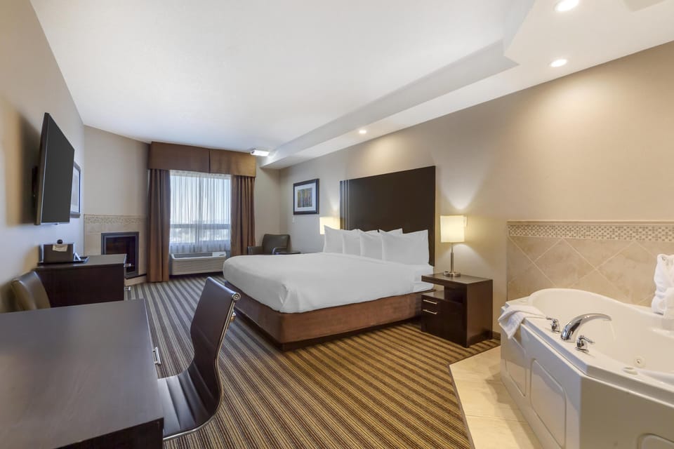 Suite, 1 King Bed, Non Smoking, Jetted Tub | Desk, laptop workspace, iron/ironing board, free WiFi