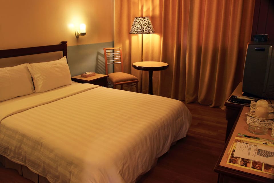 Deluxe Twin Room | Minibar, free WiFi, bed sheets