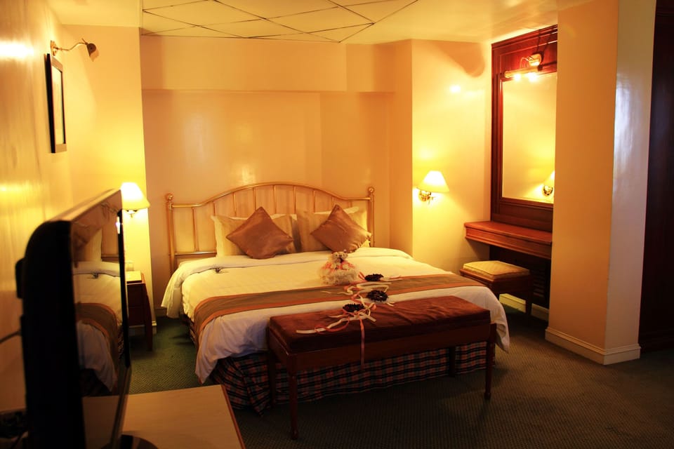 Deluxe Twin Room | Minibar, free WiFi, bed sheets