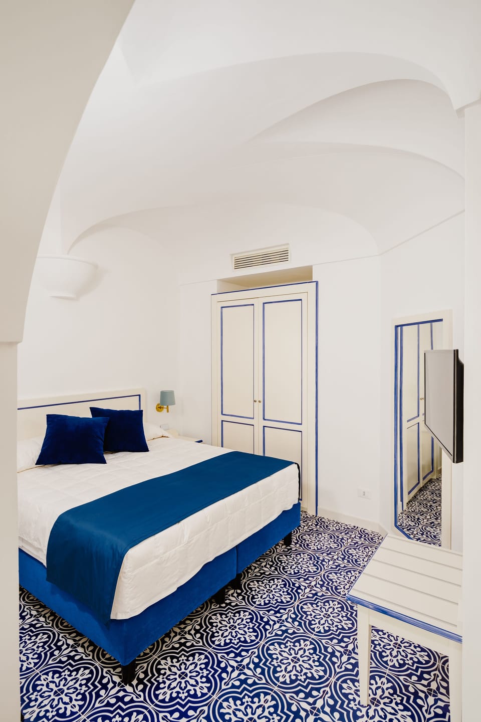 Family Room, Balcony | In-room safe, desk, laptop workspace, WiFi (free)