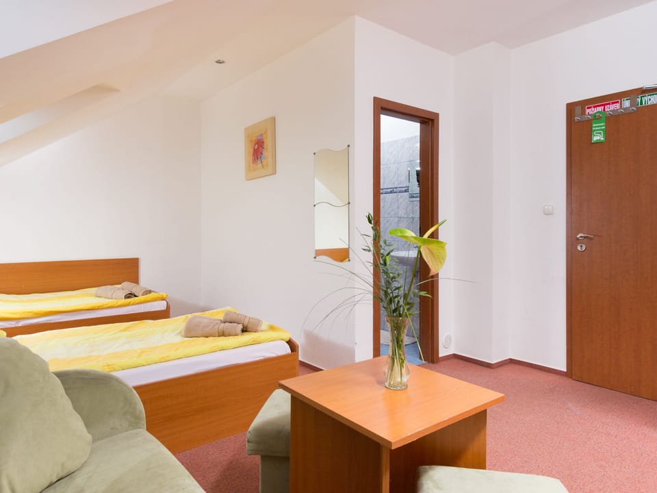 Triple Room | Rollaway beds, free WiFi, bed sheets
