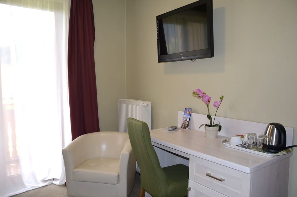 Exclusive Double Room, 1 Bedroom, Balcony | Rollaway beds, free WiFi, bed sheets