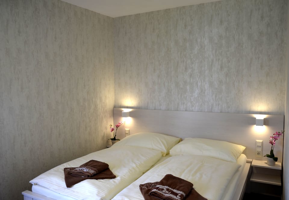 Exclusive Double Room, 1 Bedroom, Balcony | Rollaway beds, free WiFi, bed sheets