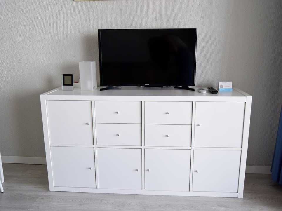 Apartment, 1 Bedroom (4 people) | Living area | 21-inch TV with digital channels