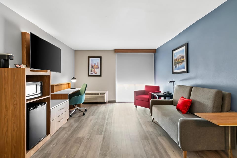 Deluxe Suite, 1 King Bed (Two Rooms) | Premium bedding, desk, laptop workspace, blackout drapes