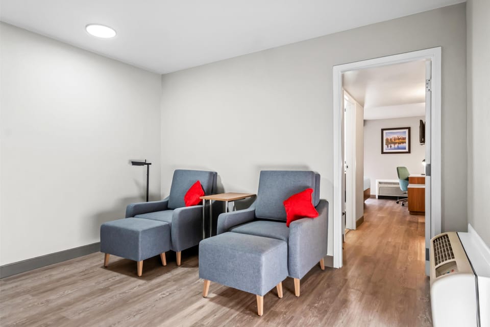 Deluxe Suite, 1 King Bed (Mini) | Premium bedding, desk, laptop workspace, blackout drapes