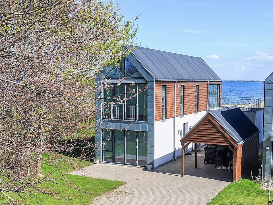 House | Water view