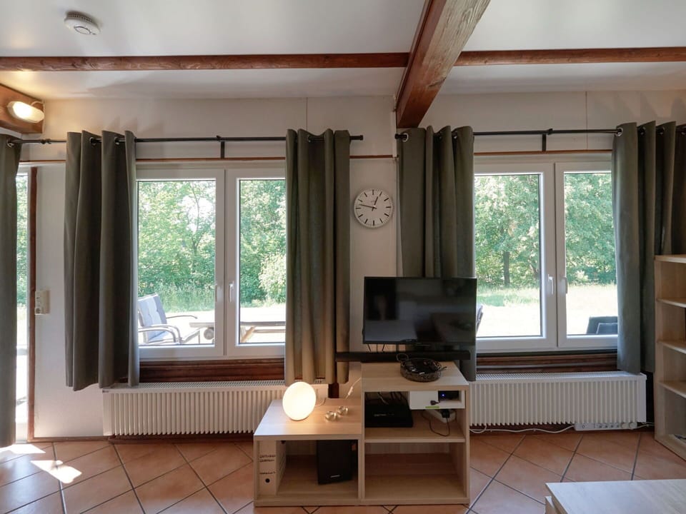 Property, Window, Wood, Shade, Interior Design, Flooring, Building, Floor, Living Room, Cabinetry