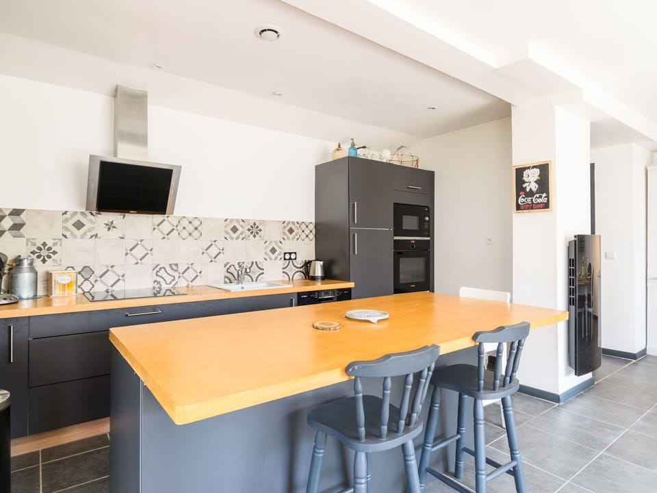 Table, Cabinetry, Furniture, Building, House, Chair, Wood, Interior Design, Kitchen, Countertop
