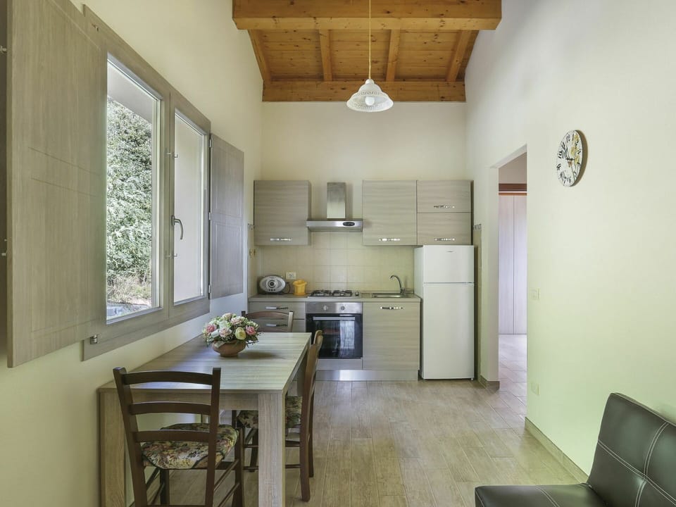 Room, Property, Furniture, Ceiling, Building, Interior Design, Green, Floor, House, Yellow