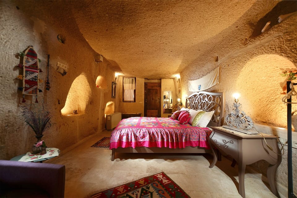 Traditional Studio Suite | Premium bedding, in-room safe, soundproofing, bed sheets