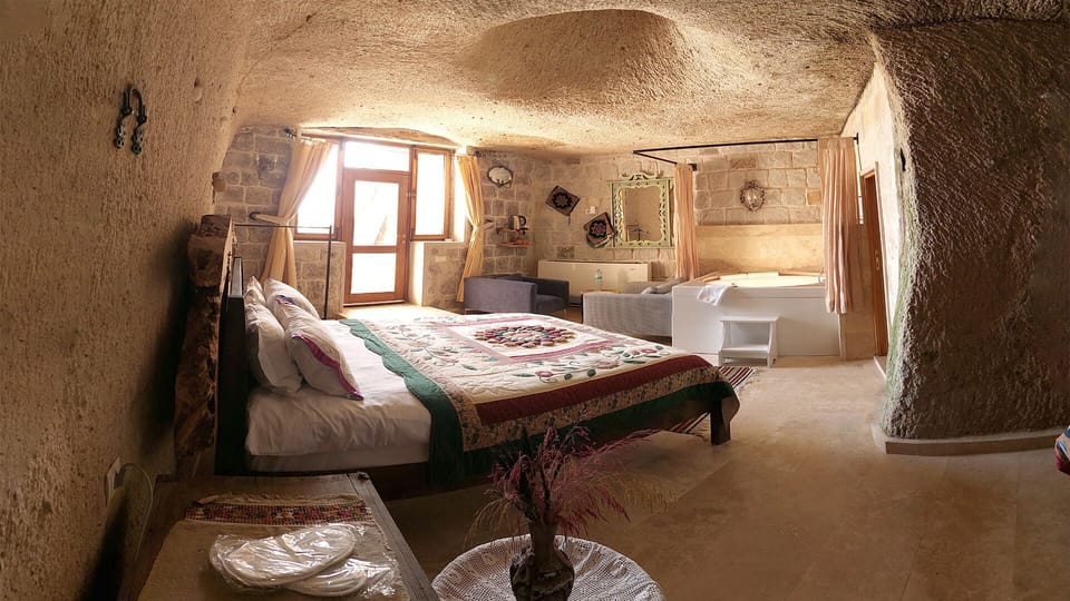 Premium bedding, in-room safe, soundproofing, bed sheets