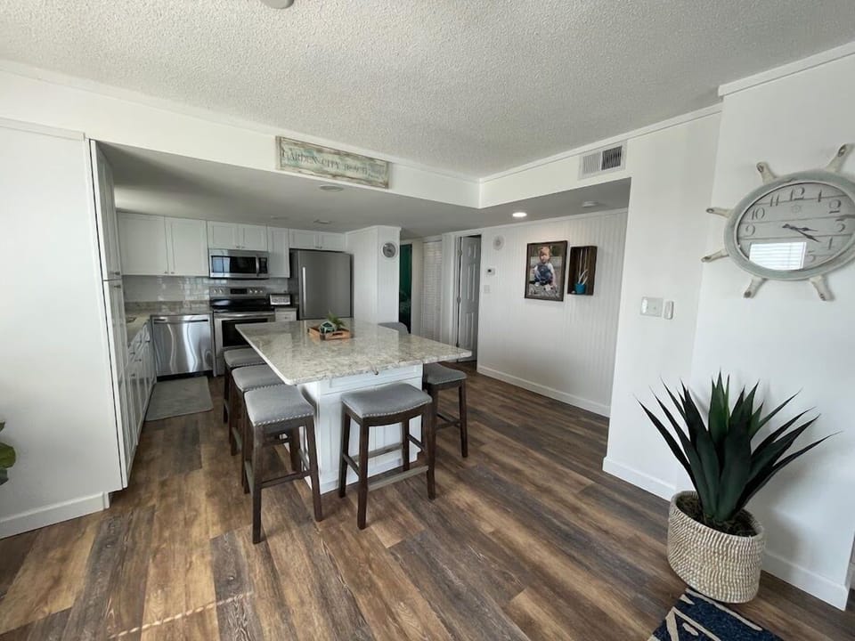 Dine in after prepping a meal in the fully equipped kitchen.