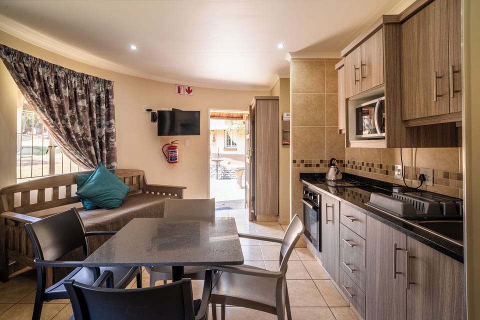 4 Sleeper Rondavel | Private kitchen | Full-size fridge, microwave, toaster, cookware/dishes/utensils