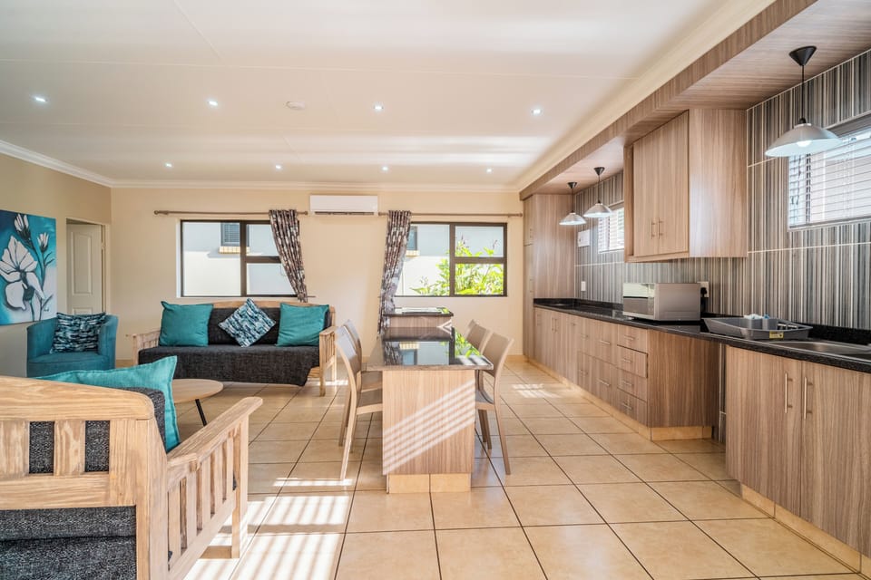8 Sleeper Buffalo Villa | Living area