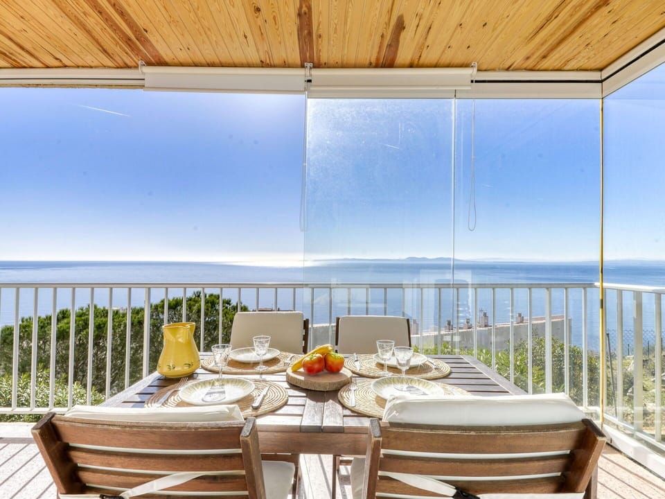 Furniture, Wood, Chair, Table, Interior Design, Kitchen & Dining Room Table, Floor, Glass, Ceiling, Shade