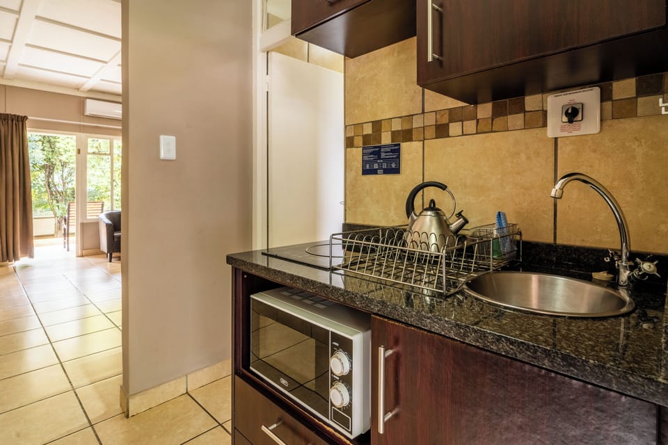 Room, 2 Twin Beds | Private kitchen | Microwave, stovetop, electric kettle, cookware/dishes/utensils