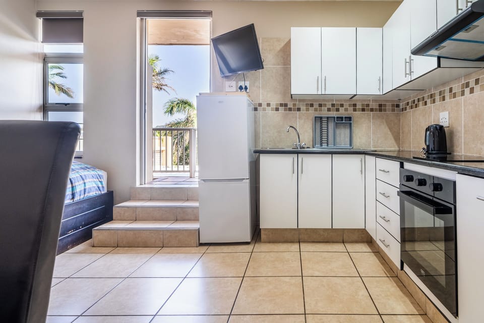 5 Sleeper Flat, Two Bedrooms, Balcony | Private kitchen | Full-size fridge, microwave, oven, stovetop