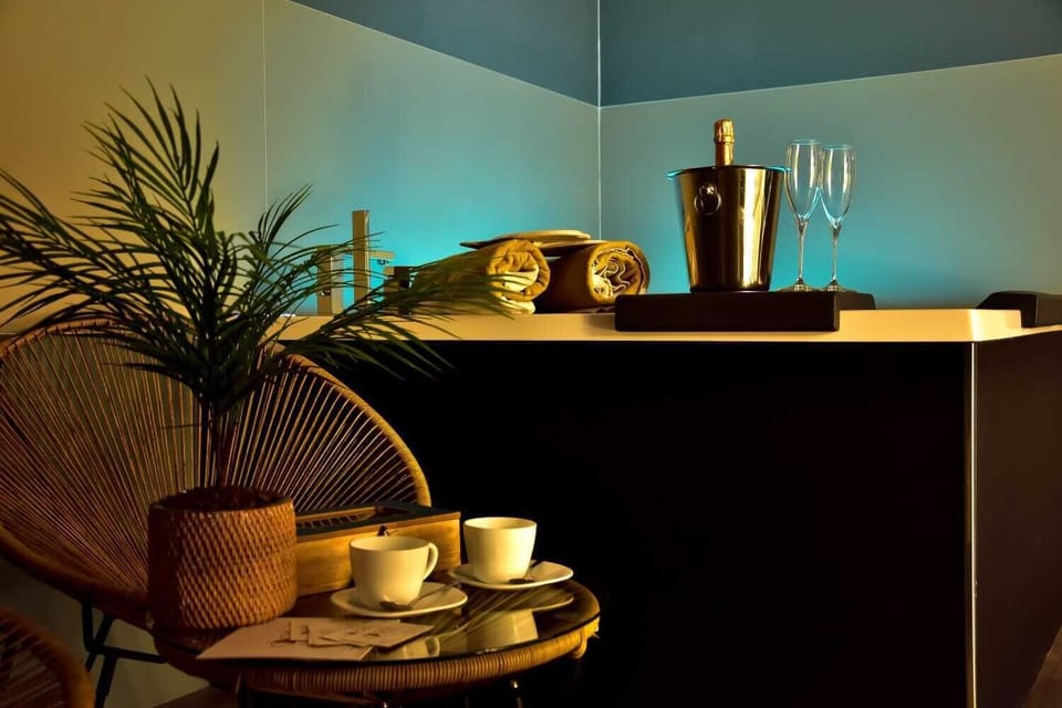 Classic Suite, Hot Tub | Minibar, in-room safe, desk, soundproofing