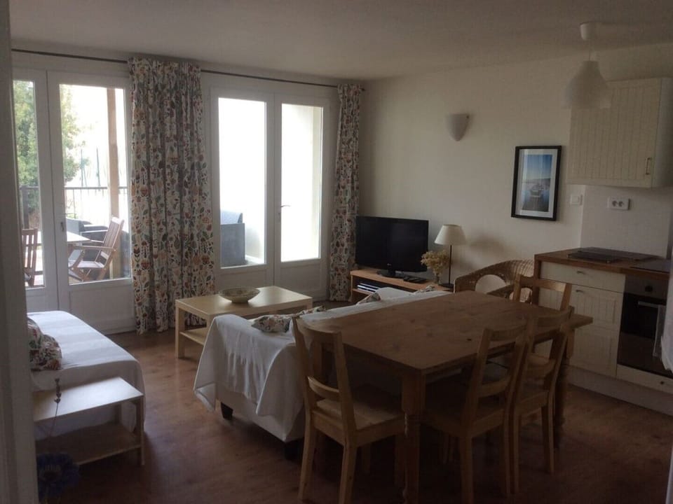 Apart 1, open plan living room/kitchen