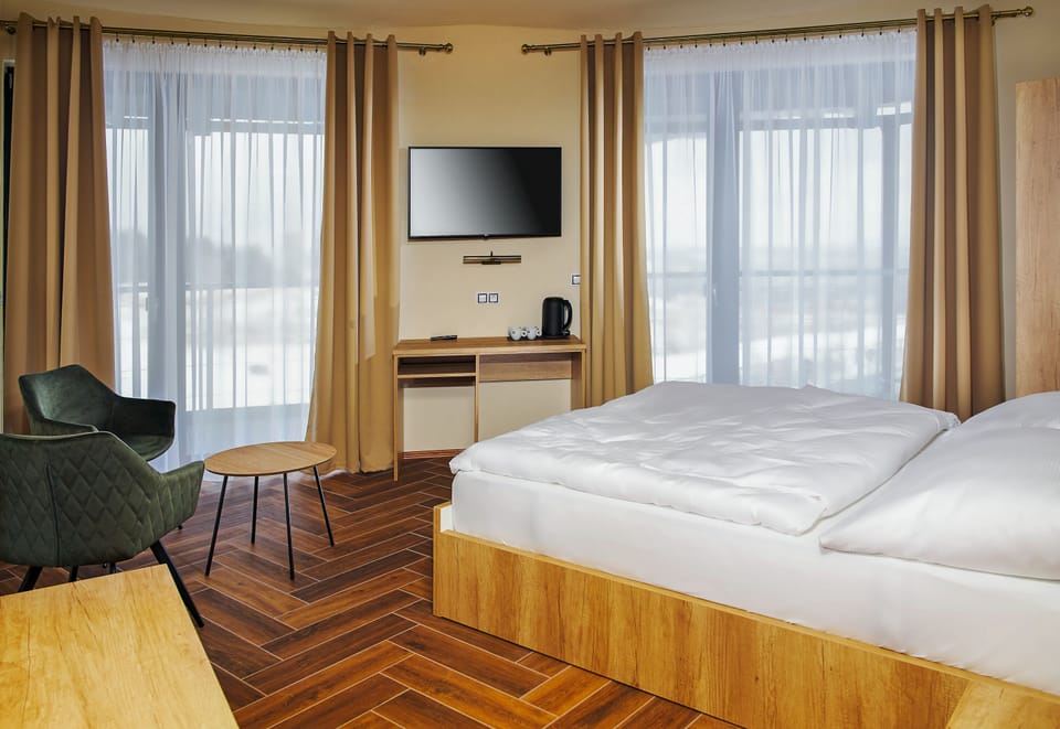 Flat-screen TV, heated floors