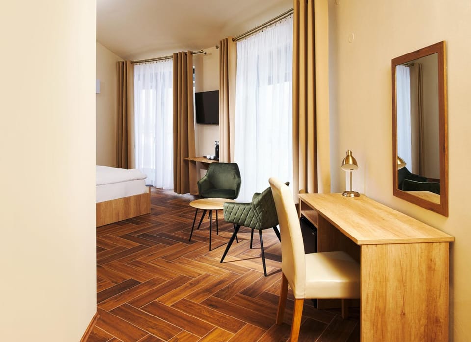 Minibar, desk, laptop workspace, blackout drapes