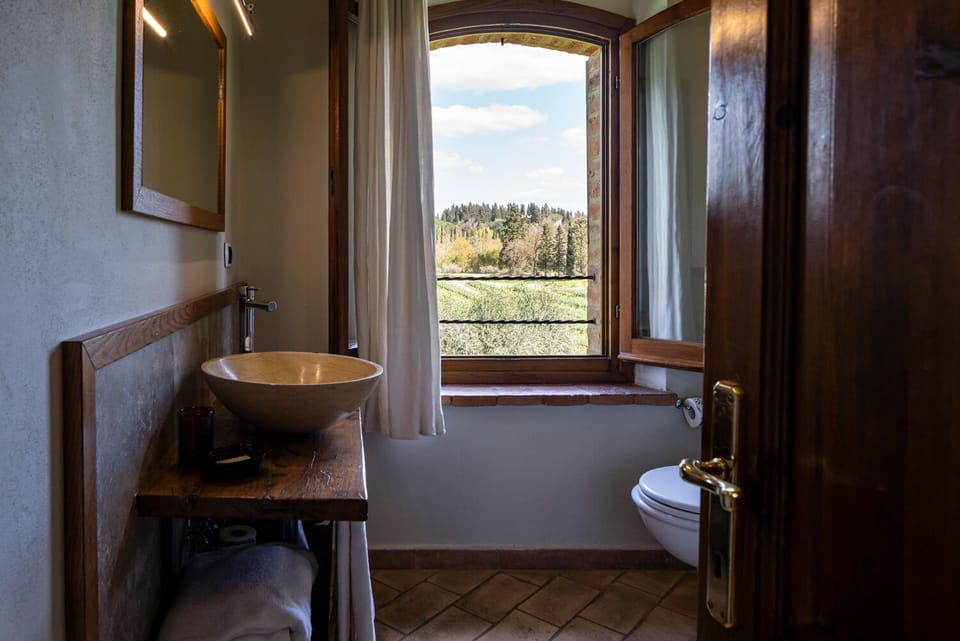 Superior Double Room | Bathroom | Free toiletries, hair dryer, bidet, towels