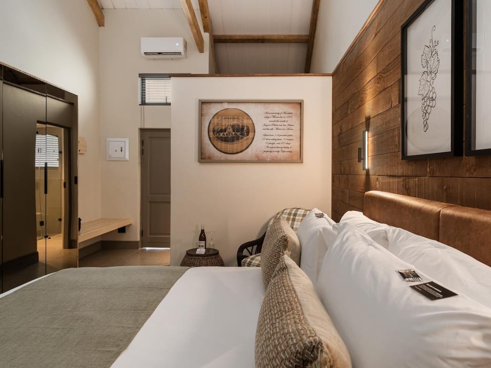 Luxury Suite, 1 King Bed | Egyptian cotton sheets, premium bedding, down comforters