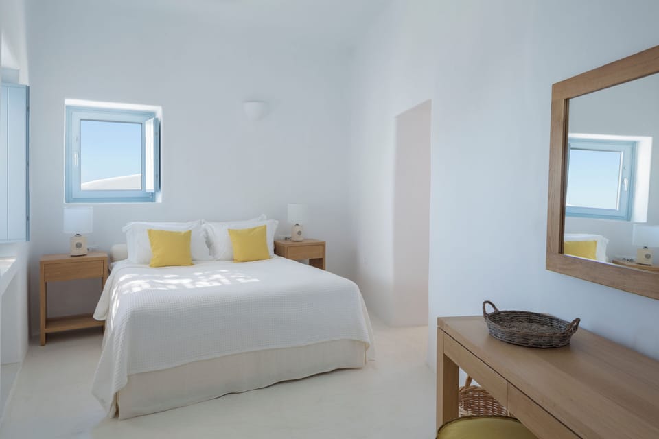 Villa Phos with Caldera View | Premium bedding, in-room safe, blackout drapes, iron/ironing board