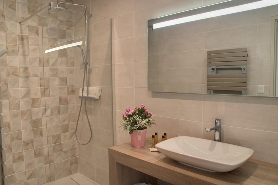 Free toiletries, hair dryer, bathrobes, towels