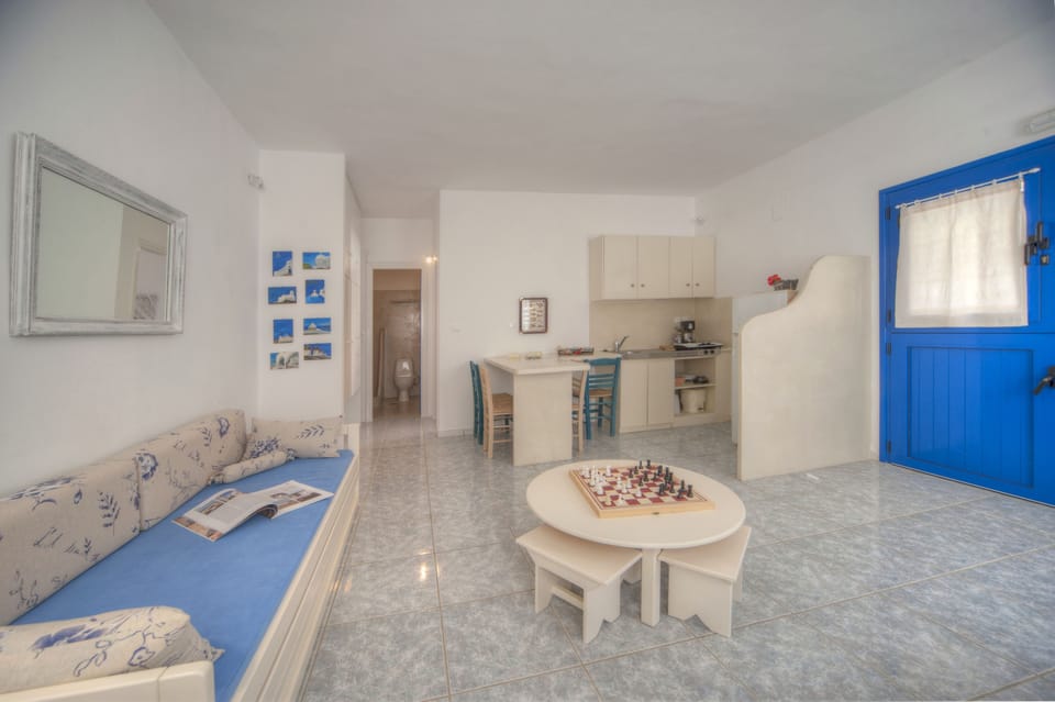 Deluxe Apartment (Family) | Living area | Plasma TV