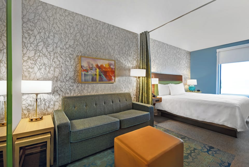 In-room safe, desk, laptop workspace, free WiFi