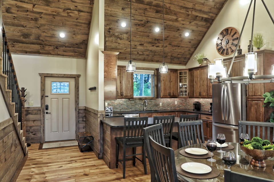 Gorgeous dining and luxury kitchen experience!