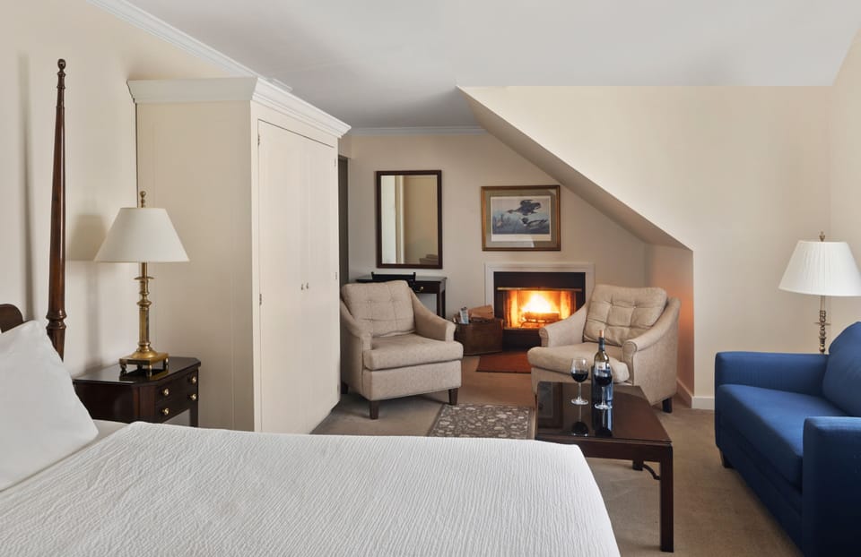 King Deluxe | Egyptian cotton sheets, premium bedding, pillowtop beds
