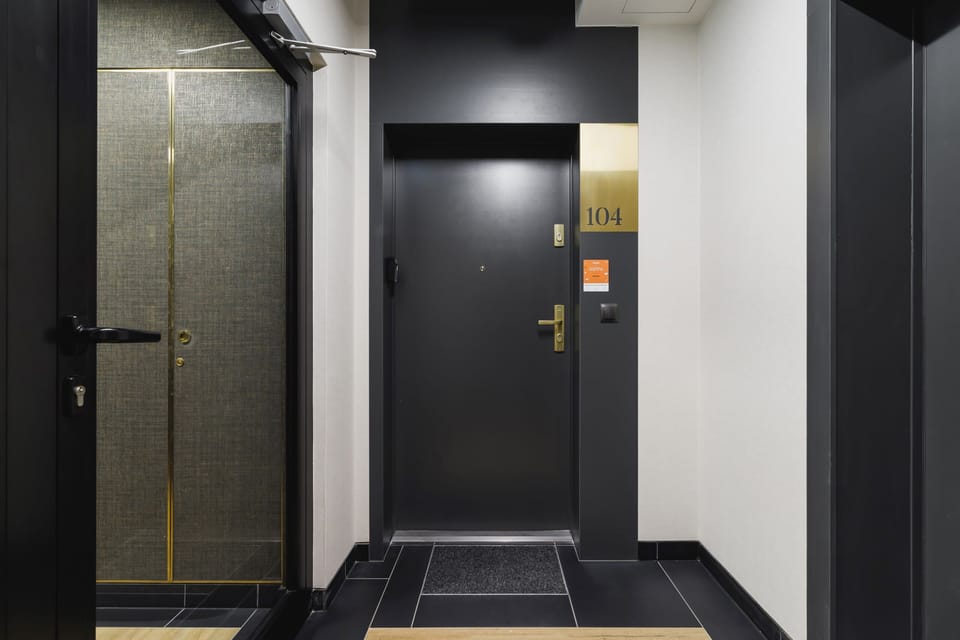 Entrance to the apartment.