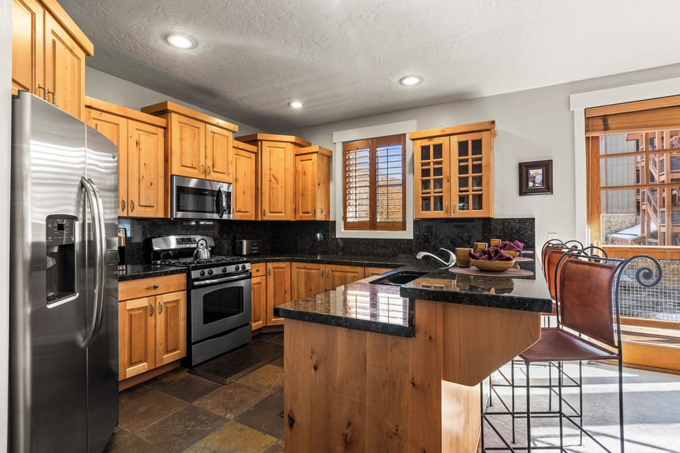 Town Pointe C101 has a well-equipped kitchen with a breakfast bar.