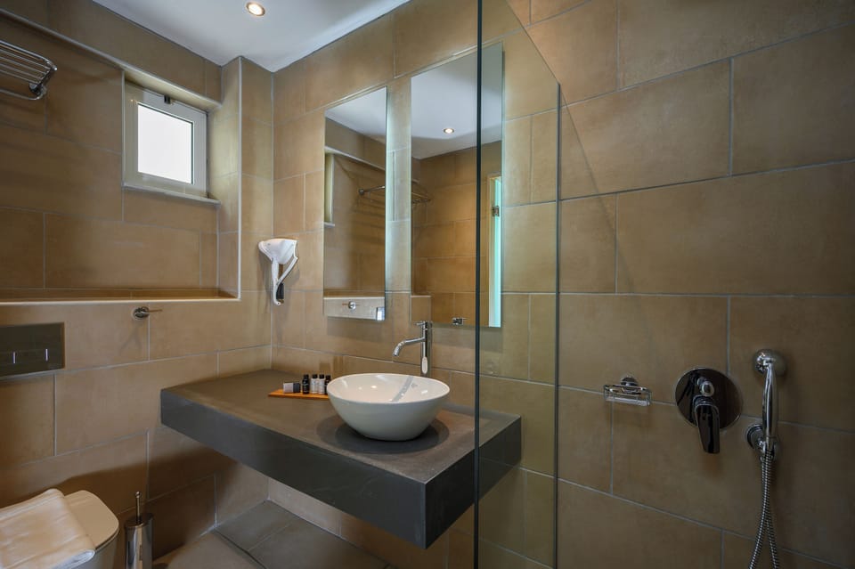 Shower, free toiletries, hair dryer, towels