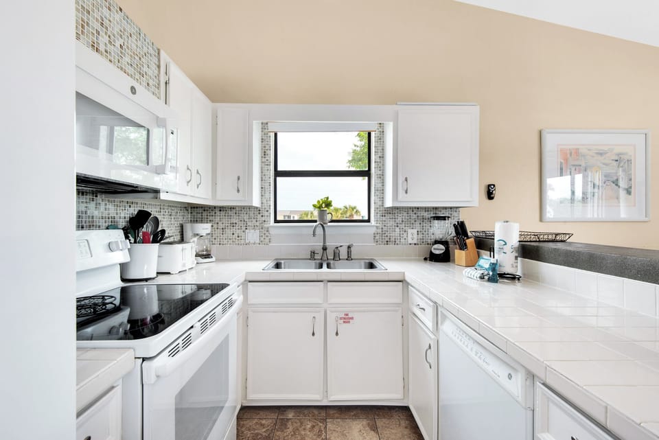 Full kitchen