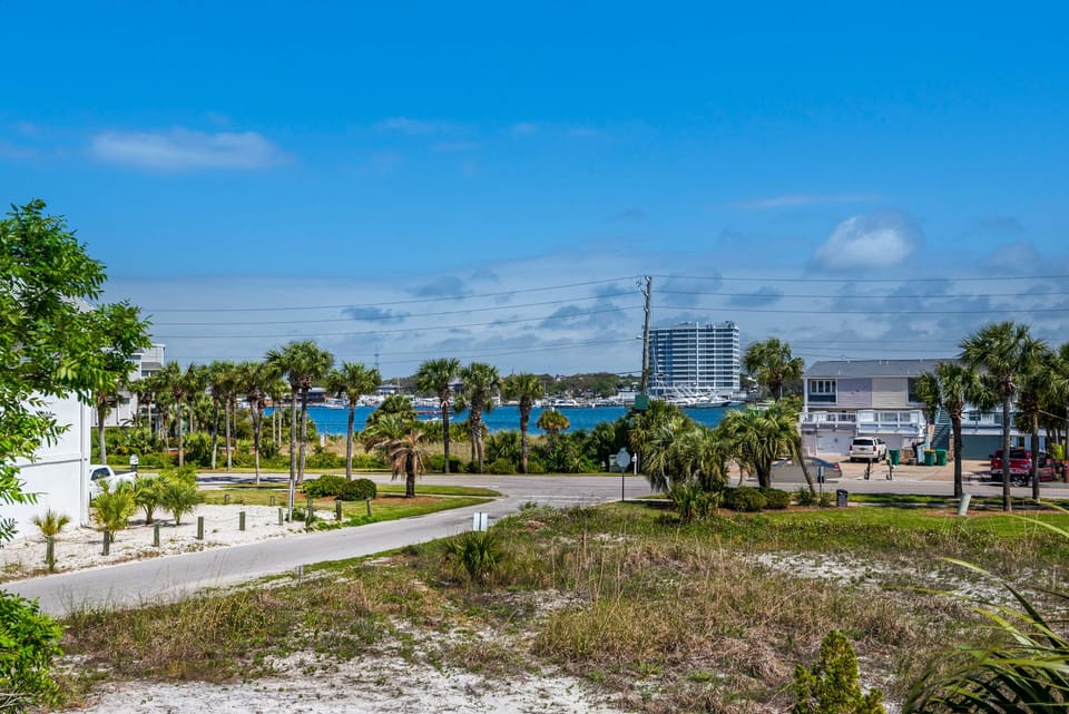 Grab a water taxi to get to Destin Harbor