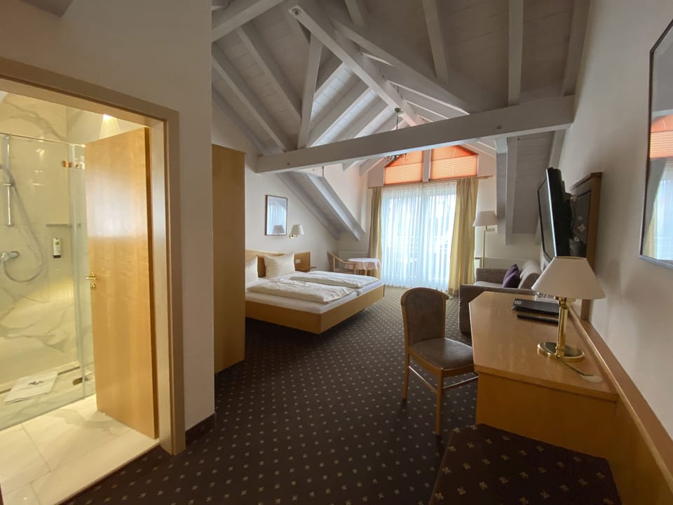 Minibar, in-room safe, desk, laptop workspace