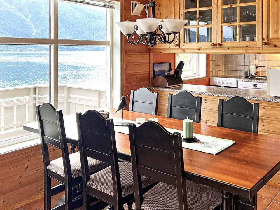 House | Dining